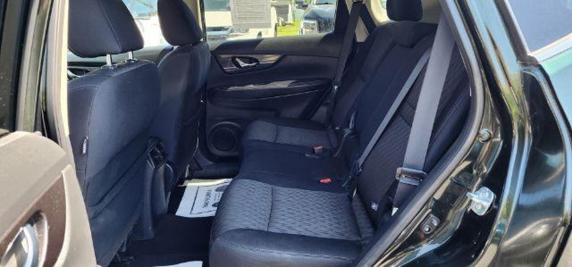 2018 GREEN /Cloth NISSAN ROGUE SV (5N1AT2MV1JC) with an 2.5L L4 engine, CVT transmission, located at 15520 McMullen Hwy SW, Belair, MD, 21502, (301) 729-3700, 39.581375, -78.846451 - FOR A BETTER PRICE CALL PAUL AT 301-268-8150 - Photo#7