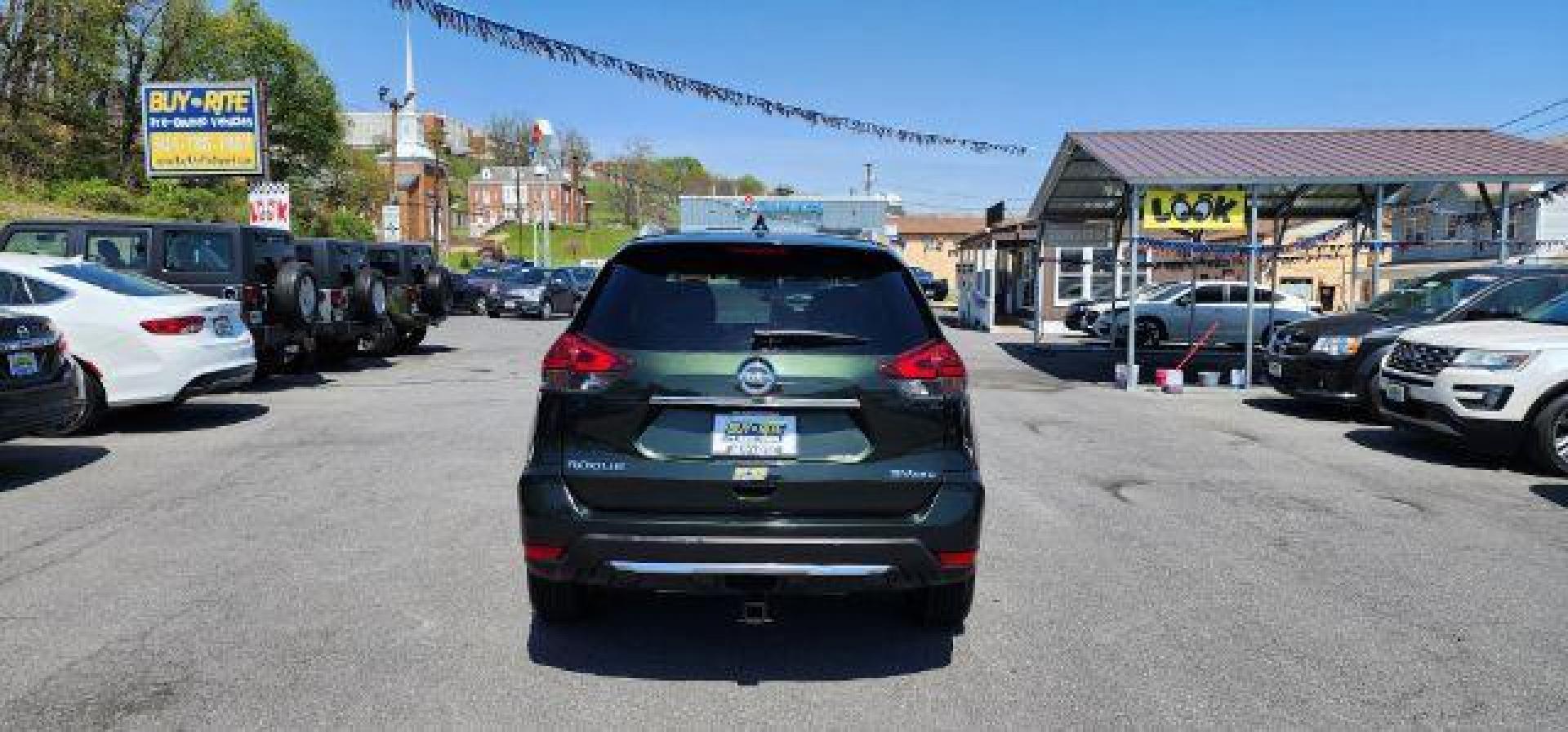 2018 GREEN /Cloth NISSAN ROGUE SV (5N1AT2MV1JC) with an 2.5L L4 engine, CVT transmission, located at 15520 McMullen Hwy SW, Belair, MD, 21502, (301) 729-3700, 39.581375, -78.846451 - FOR A BETTER PRICE CALL PAUL AT 301-268-8150 - Photo#9
