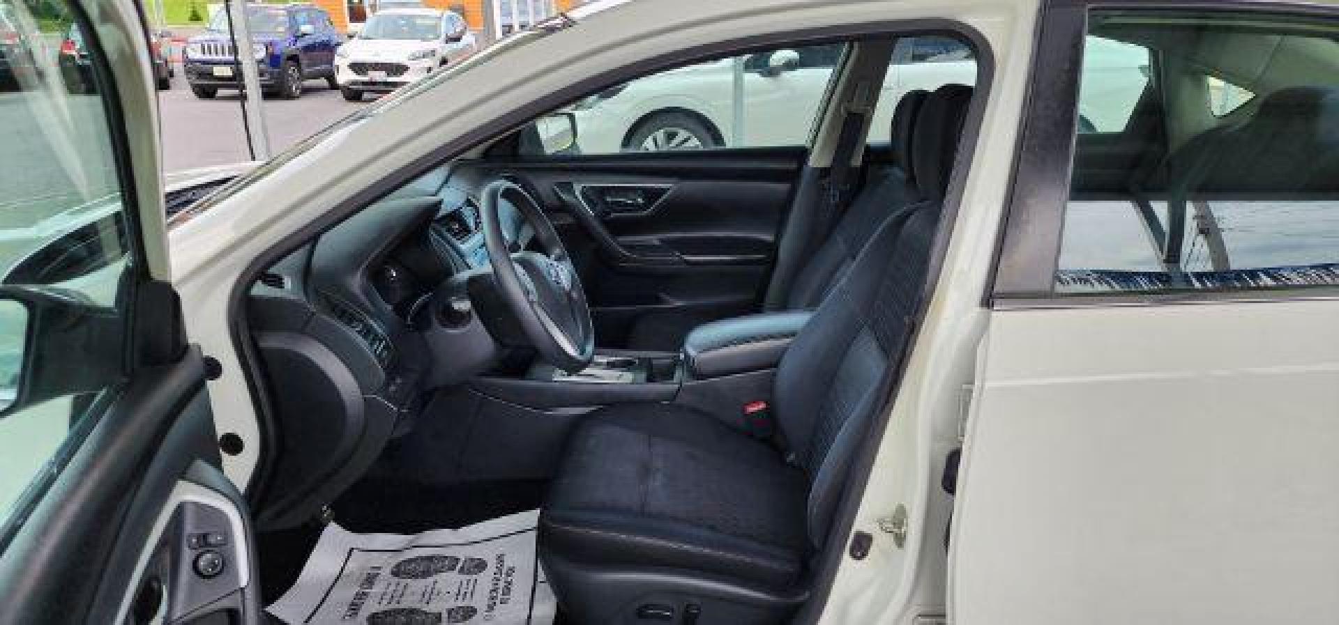 2018 White /Charcoal, cloth Nissan Altima 2.5 S (1N4AL3APXJC) with an 2.5L I4 engine, AT transmission, located at 19521 New George's Creek Rd SW, Barton, MD, 21521, (301) 463-2404, 39.524323, -79.017906 - FOR A BETTER PRICE CALL PAUL AT 301-268-8150 - Photo#1