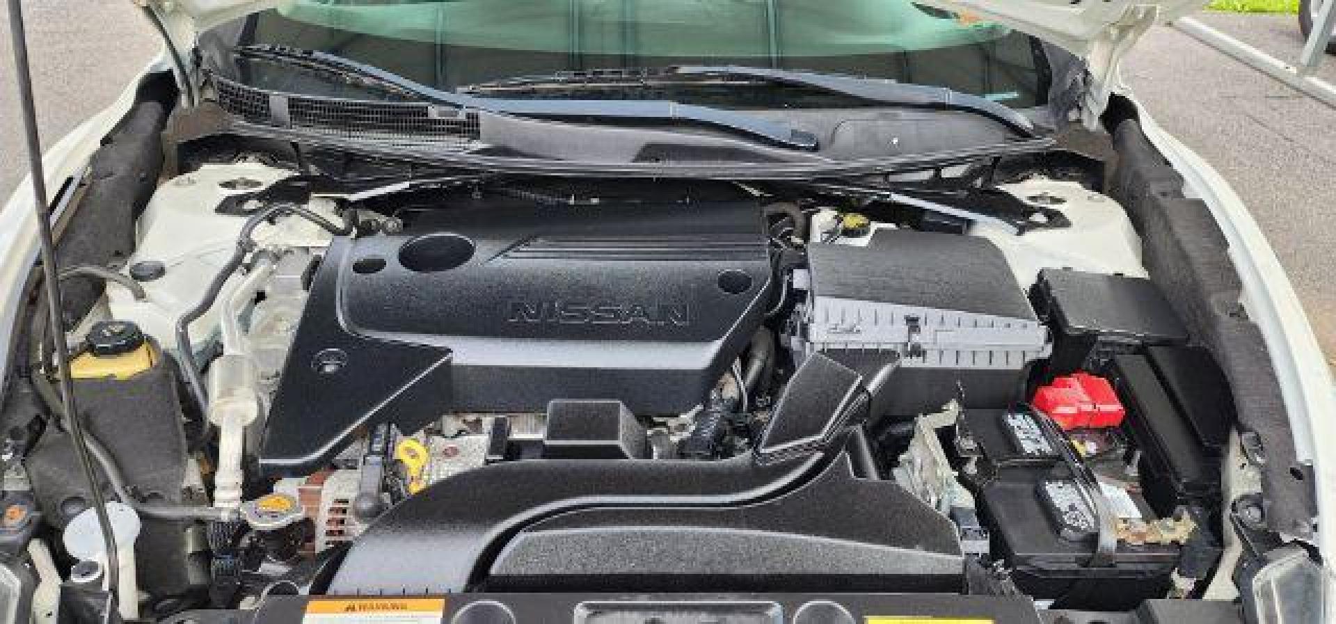 2018 White /Charcoal, cloth Nissan Altima 2.5 S (1N4AL3APXJC) with an 2.5L I4 engine, AT transmission, located at 19521 New George's Creek Rd SW, Barton, MD, 21521, (301) 463-2404, 39.524323, -79.017906 - FOR A BETTER PRICE CALL PAUL AT 301-268-8150 - Photo#11
