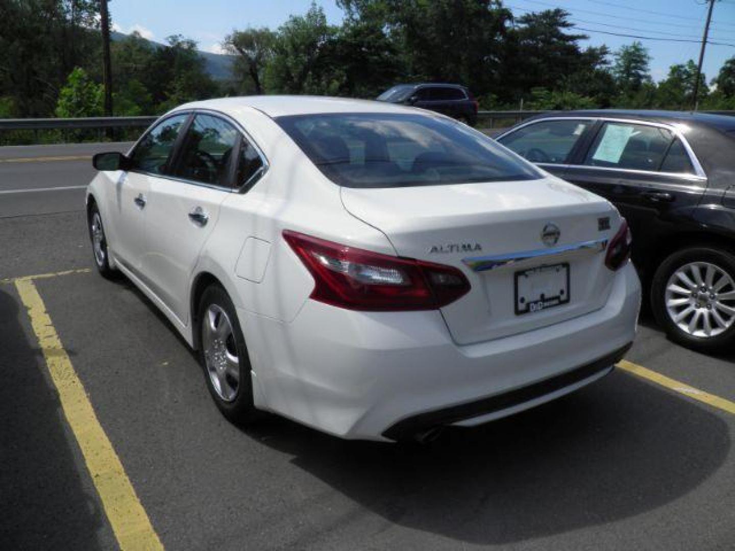 2018 White /Charcoal, cloth Nissan Altima 2.5 S (1N4AL3APXJC) with an 2.5L I4 engine, AT transmission, located at 19521 New George's Creek Rd SW, Barton, MD, 21521, (301) 463-2404, 39.524323, -79.017906 - FOR A BETTER PRICE CALL PAUL AT 301-268-8150 - Photo#12