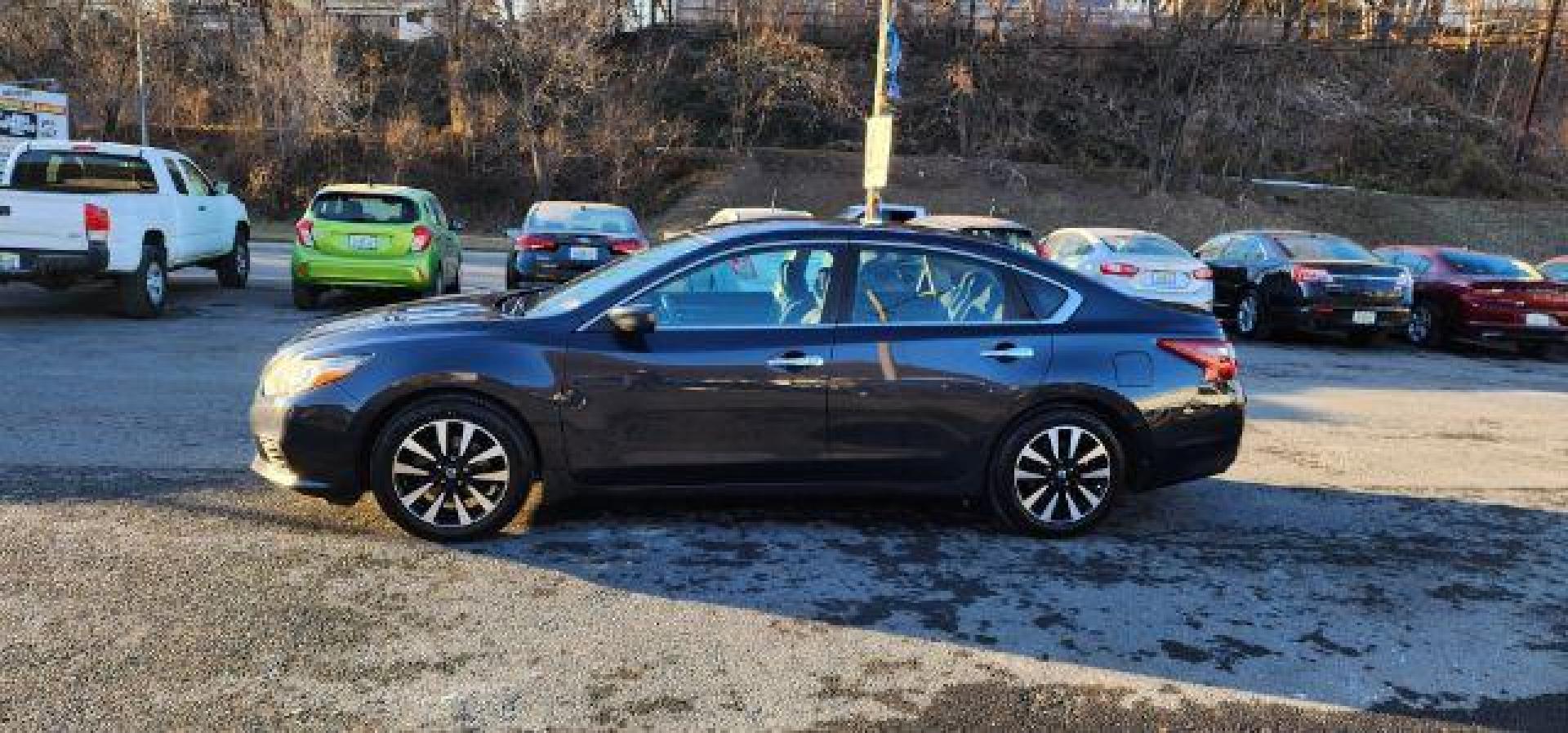 2018 Gray /Charcoal, cloth Nissan Altima 2.5 SV (1N4AL3AP1JC) with an 2.5L I4 engine, AT transmission, located at 15520 McMullen Hwy SW, Belair, MD, 21502, (301) 729-3700, 39.581375, -78.846451 - FOR A BETTER PRICE CALL PAUL AT 301-268-8150 - Photo#3