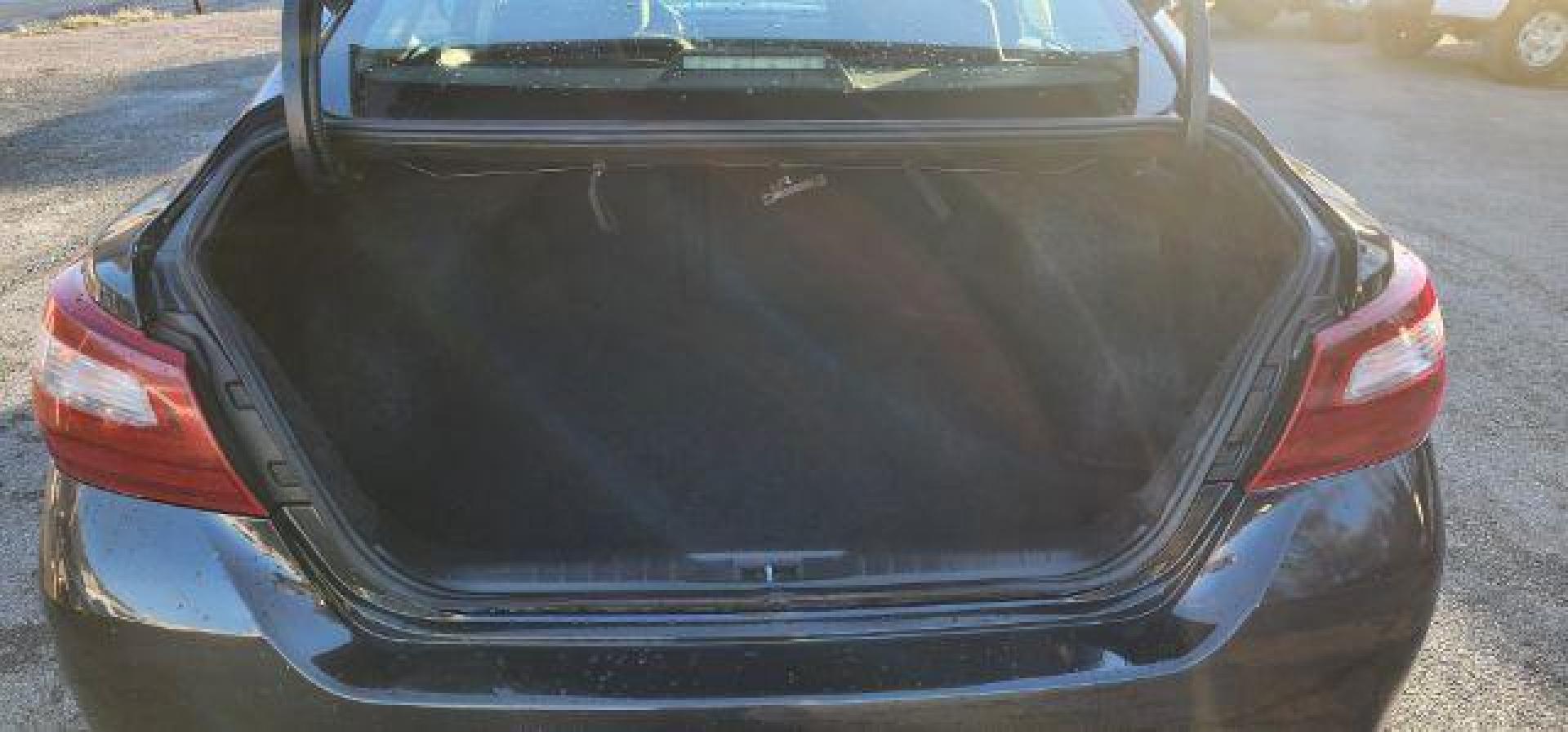 2018 Gray /Charcoal, cloth Nissan Altima 2.5 SV (1N4AL3AP1JC) with an 2.5L I4 engine, AT transmission, located at 15520 McMullen Hwy SW, Belair, MD, 21502, (301) 729-3700, 39.581375, -78.846451 - FOR A BETTER PRICE CALL PAUL AT 301-268-8150 - Photo#10