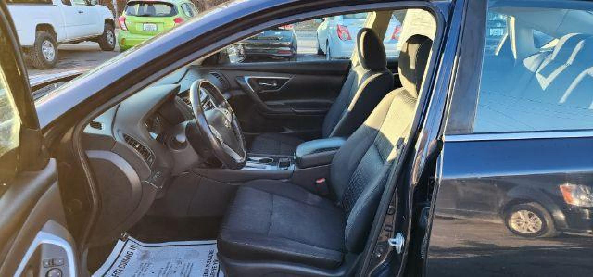 2018 Gray /Charcoal, cloth Nissan Altima 2.5 SV (1N4AL3AP1JC) with an 2.5L I4 engine, AT transmission, located at 15520 McMullen Hwy SW, Belair, MD, 21502, (301) 729-3700, 39.581375, -78.846451 - FOR A BETTER PRICE CALL PAUL AT 301-268-8150 - Photo#20