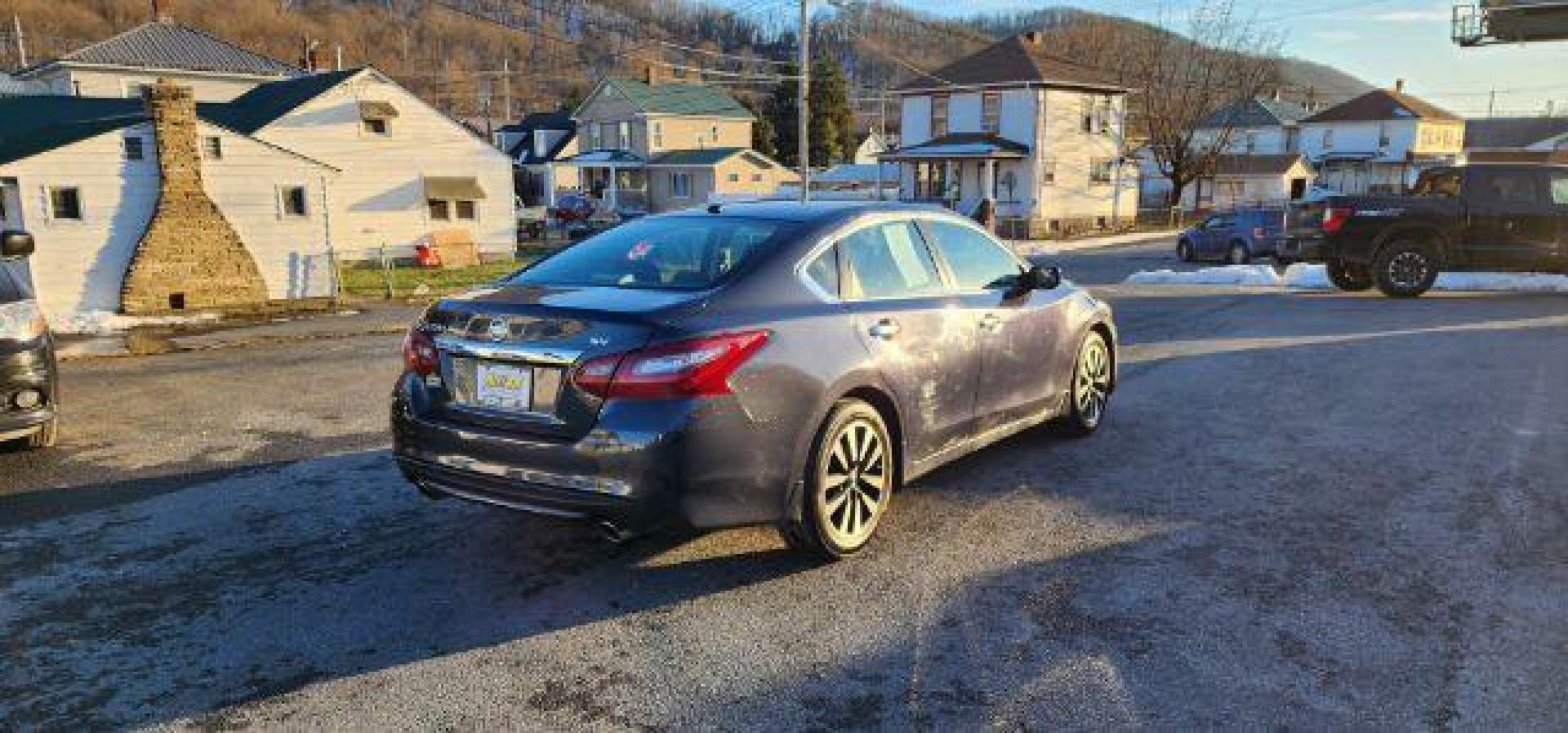 2018 Gray /Charcoal, cloth Nissan Altima 2.5 SV (1N4AL3AP1JC) with an 2.5L I4 engine, AT transmission, located at 15520 McMullen Hwy SW, Belair, MD, 21502, (301) 729-3700, 39.581375, -78.846451 - FOR A BETTER PRICE CALL PAUL AT 301-268-8150 - Photo#27
