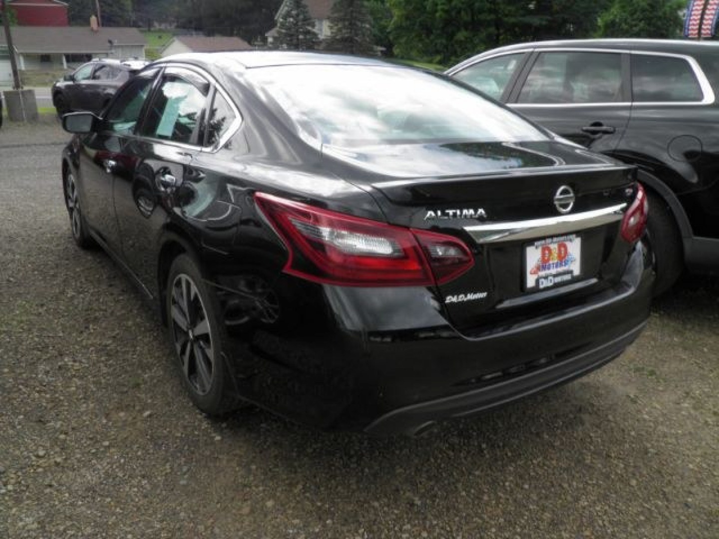 2018 BLACK Nissan Altima 2.5 SR (1N4AL3AP4JC) with an 2.5 L4 engine, CVT transmission, located at 19521 New George's Creek Rd SW, Barton, MD, 21521, (301) 463-2404, 39.524323, -79.017906- Photo#4