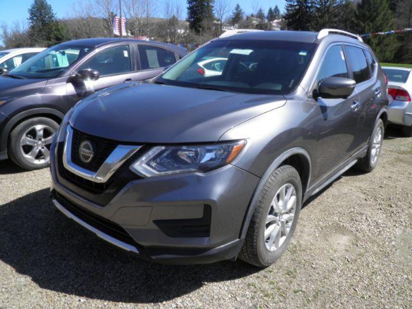 2018 GRAY Nissan Rogue SV (JN8AT2MV3JW) with an 2.5 L4 engine, AT transmission, located at 19521 New George's Creek Rd SW, Barton, MD, 21521, (301) 463-2404, 39.524323, -79.017906 - Photo#0