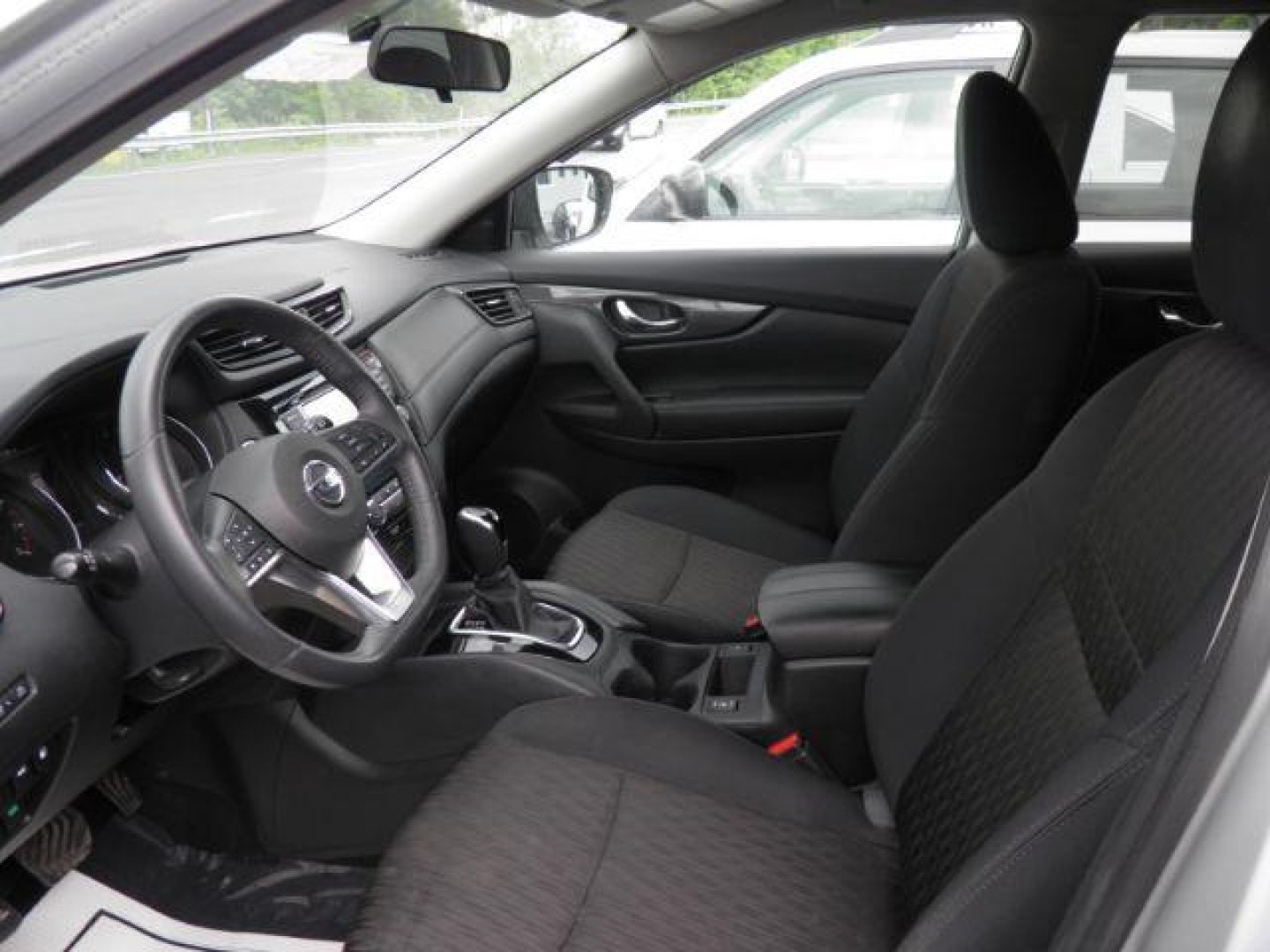 2018 SILVER Nissan Rogue SV (5N1AT2MVXJC) with an 2.5 L4 engine, AT transmission, located at 15520 McMullen Hwy SW, Belair, MD, 21502, (301) 729-3700, 39.581375, -78.846451- Photo#1