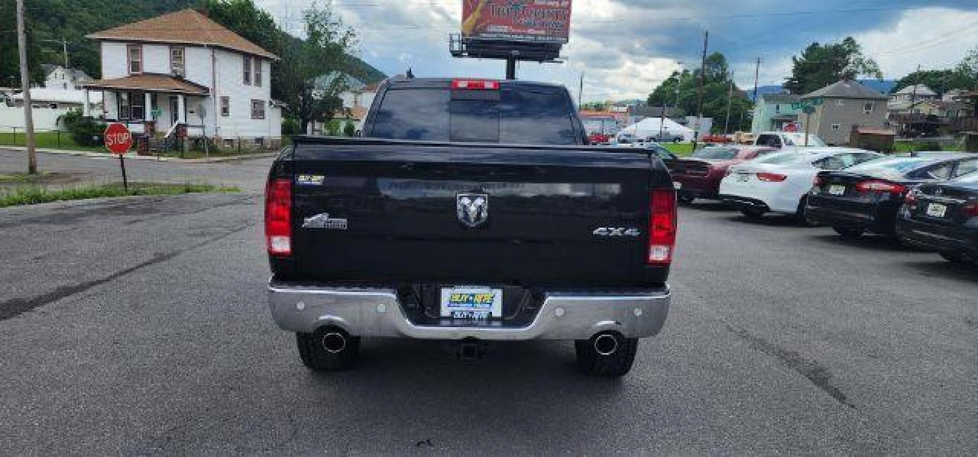 2018 BLACK /Diesel Gray/Black Ram 1500 Big Horn Crew Cab 4x4 6'4 Box (1C6RR7TTXJS) with an 5.7 V8 engine, AT transmission, located at 15520 McMullen Hwy SW, Belair, MD, 21502, (301) 729-3700, 39.581375, -78.846451 - Photo#9
