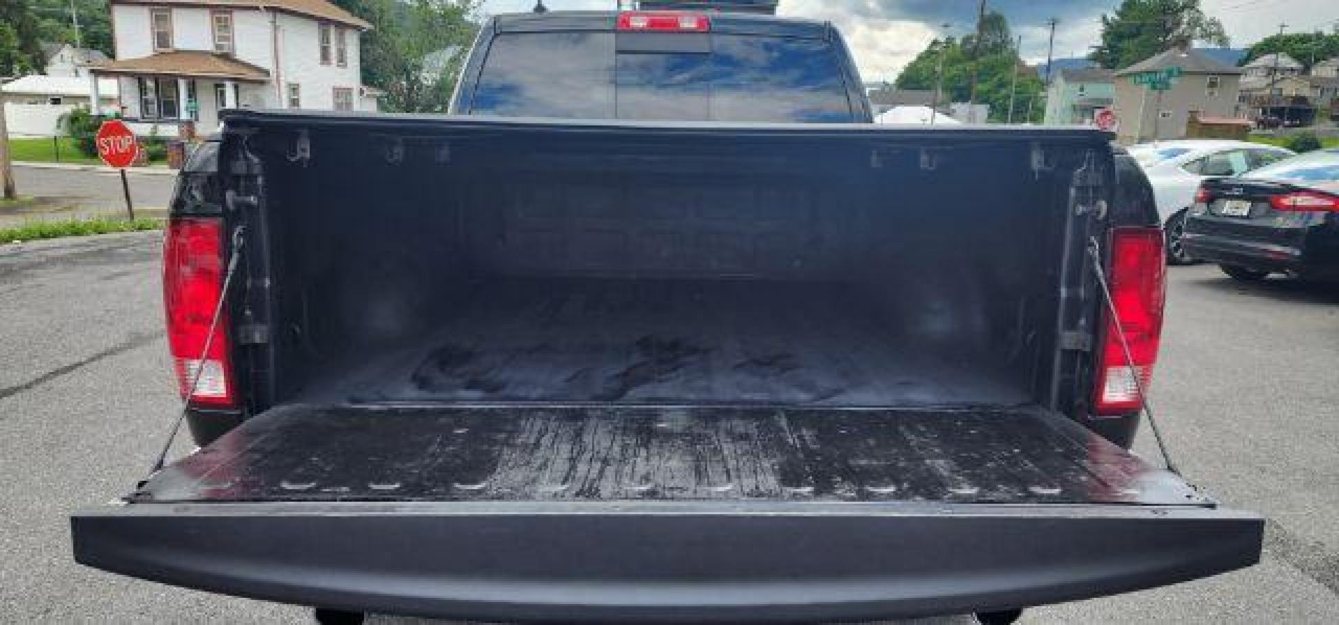 2018 BLACK /Diesel Gray/Black Ram 1500 Big Horn Crew Cab 4x4 6'4 Box (1C6RR7TTXJS) with an 5.7 V8 engine, AT transmission, located at 15520 McMullen Hwy SW, Belair, MD, 21502, (301) 729-3700, 39.581375, -78.846451 - Photo#10