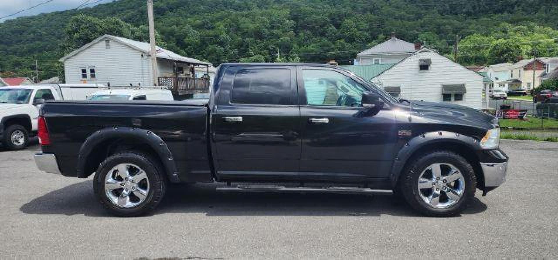 2018 BLACK /Diesel Gray/Black Ram 1500 Big Horn Crew Cab 4x4 6'4 Box (1C6RR7TTXJS) with an 5.7 V8 engine, AT transmission, located at 15520 McMullen Hwy SW, Belair, MD, 21502, (301) 729-3700, 39.581375, -78.846451 - Photo#12