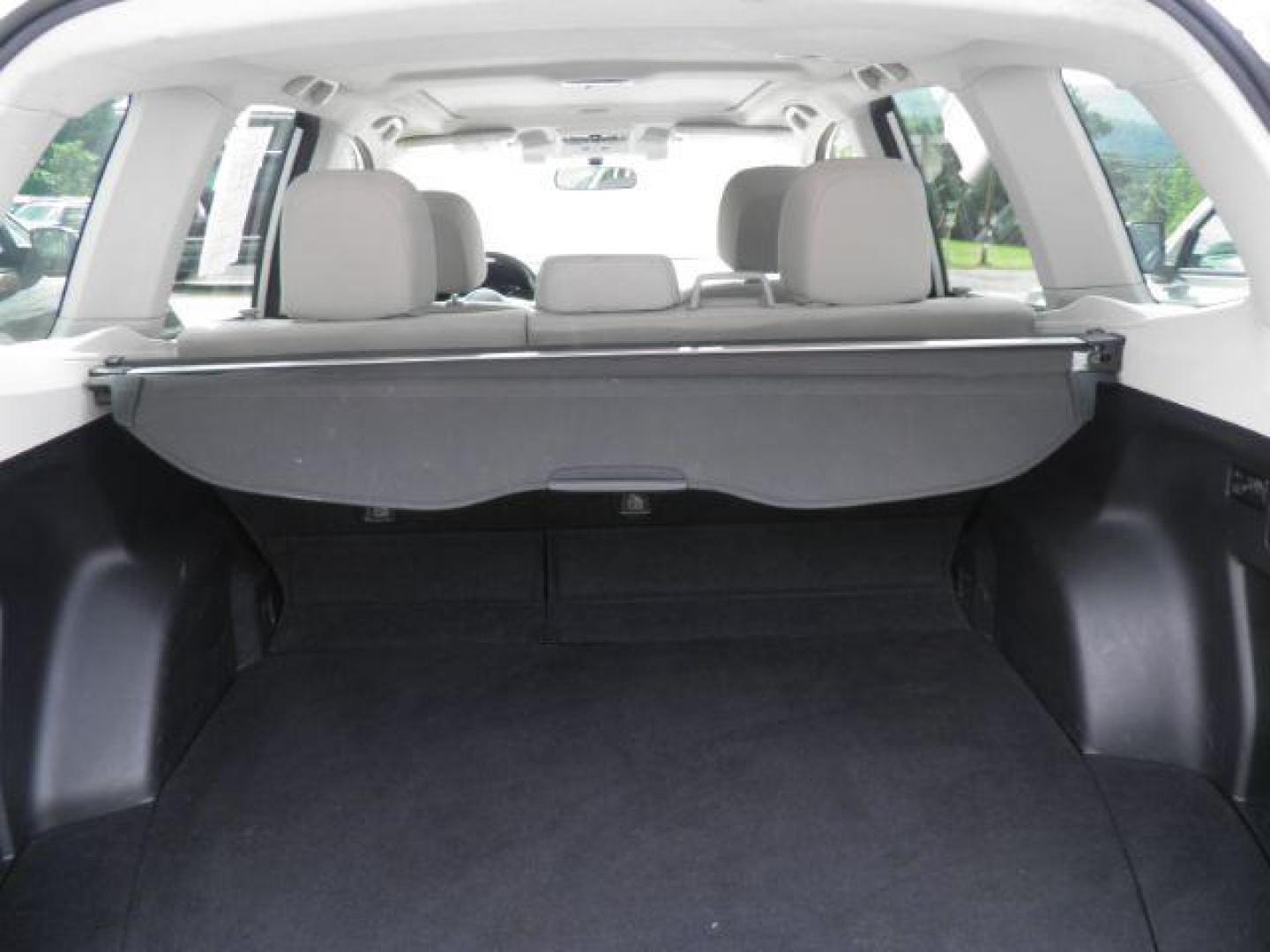 2018 White /Gray Subaru Forester 2.5i Premium (JF2SJAGC2JH) with an 2.5L H4 engine, AT transmission, located at 15520 McMullen Hwy SW, Belair, MD, 21502, (301) 729-3700, 39.581375, -78.846451 - Photo#8