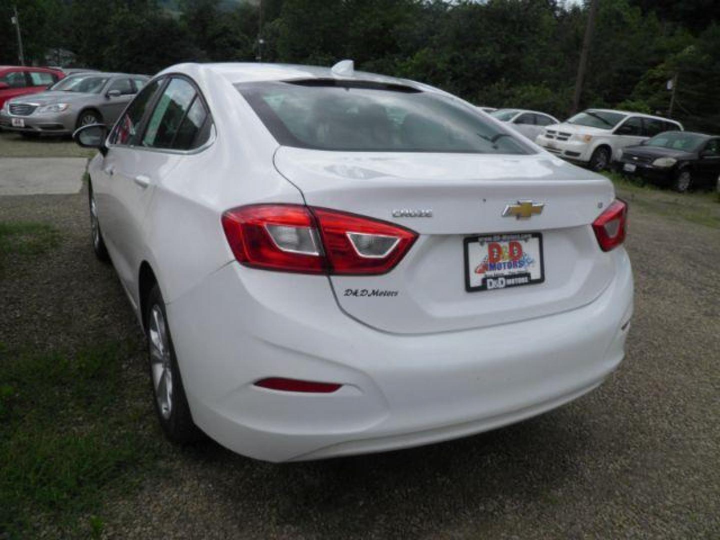 2019 White Chevrolet Cruze LT (1G1BE5SM8K7) with an 1.4L I4 engine, AT transmission, located at 15520 McMullen Hwy SW, Belair, MD, 21502, (301) 729-3700, 39.581375, -78.846451 - Photo#4
