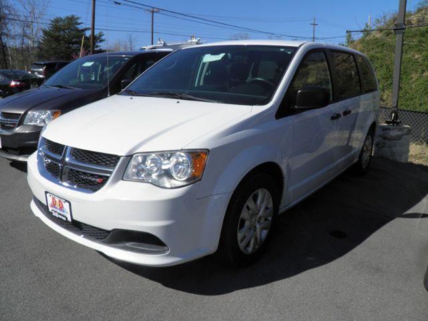 2019 WHITE Dodge Grand Caravan SE (2C4RDGBG1KR) with an 3.6L V6 engine, AT transmission, located at 15520 McMullen Hwy SW, Belair, MD, 21502, (301) 729-3700, 39.581375, -78.846451 - Photo#0