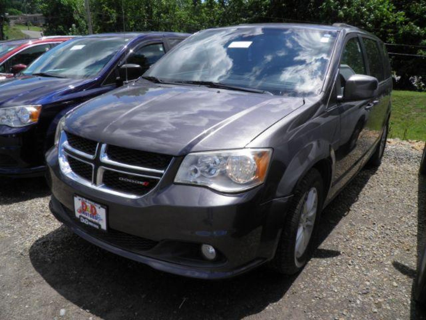 2019 GRAY Dodge Grand Caravan SXT (2C4RDGCG6KR) with an 3.6l V6 engine, AT transmission, located at 19521 New George's Creek Rd SW, Barton, MD, 21521, (301) 463-2404, 39.524323, -79.017906- Photo#0