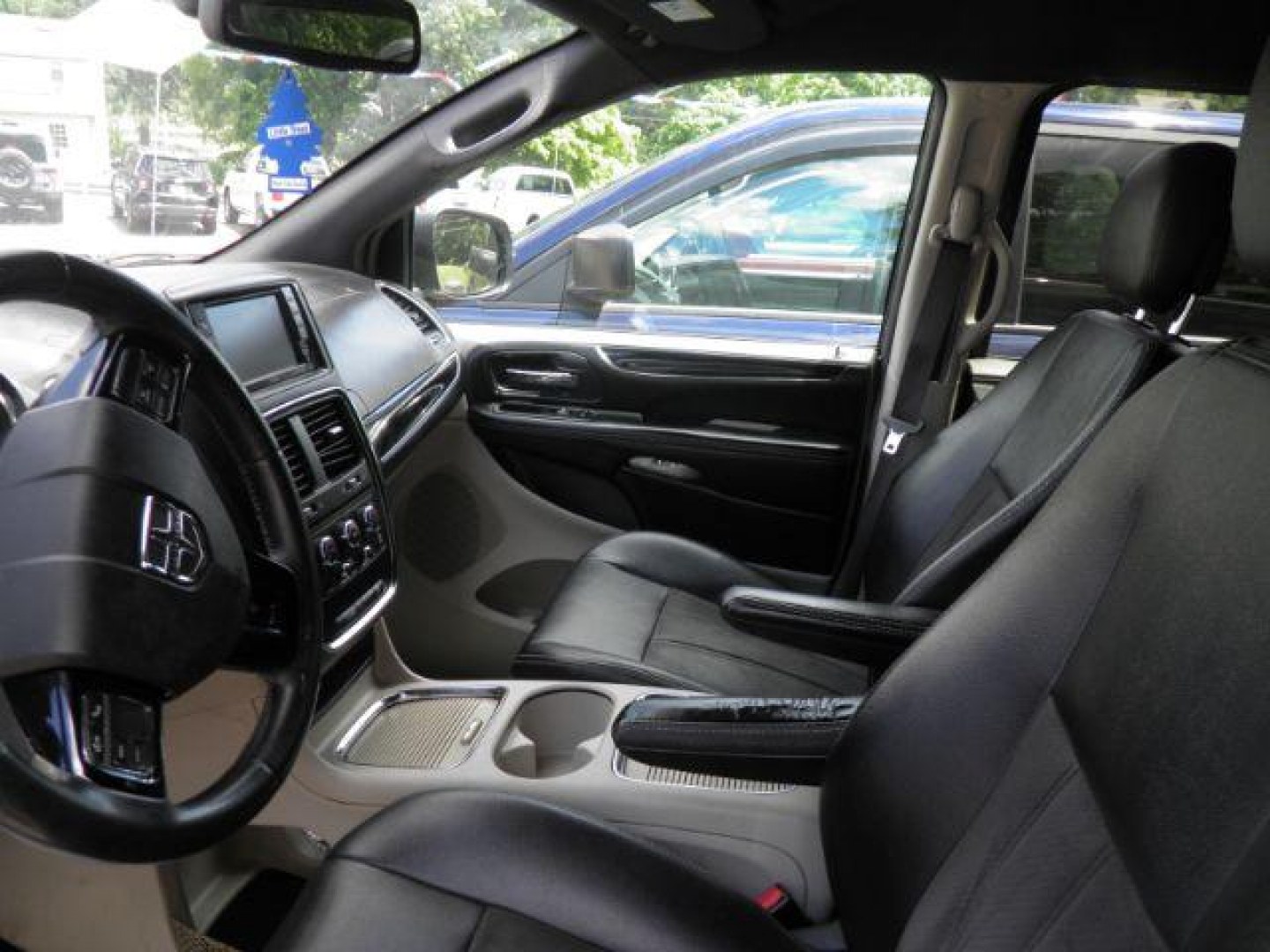 2019 GRAY Dodge Grand Caravan SXT (2C4RDGCG6KR) with an 3.6l V6 engine, AT transmission, located at 19521 New George's Creek Rd SW, Barton, MD, 21521, (301) 463-2404, 39.524323, -79.017906- Photo#1