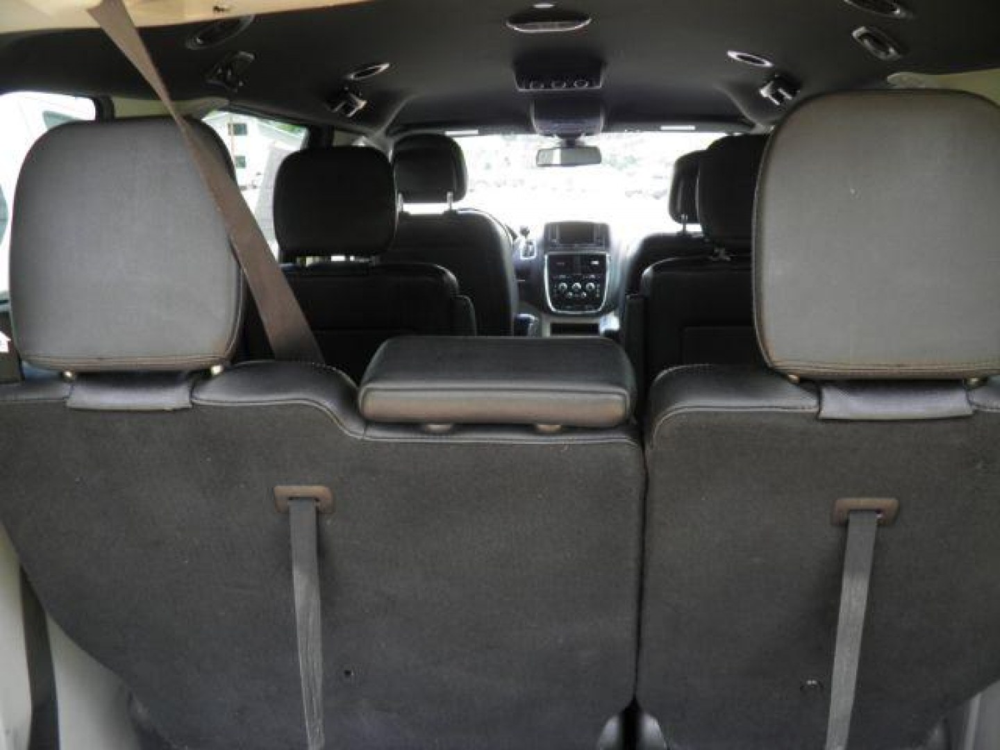 2019 GRAY Dodge Grand Caravan SXT (2C4RDGCG6KR) with an 3.6l V6 engine, AT transmission, located at 19521 New George's Creek Rd SW, Barton, MD, 21521, (301) 463-2404, 39.524323, -79.017906- Photo#4