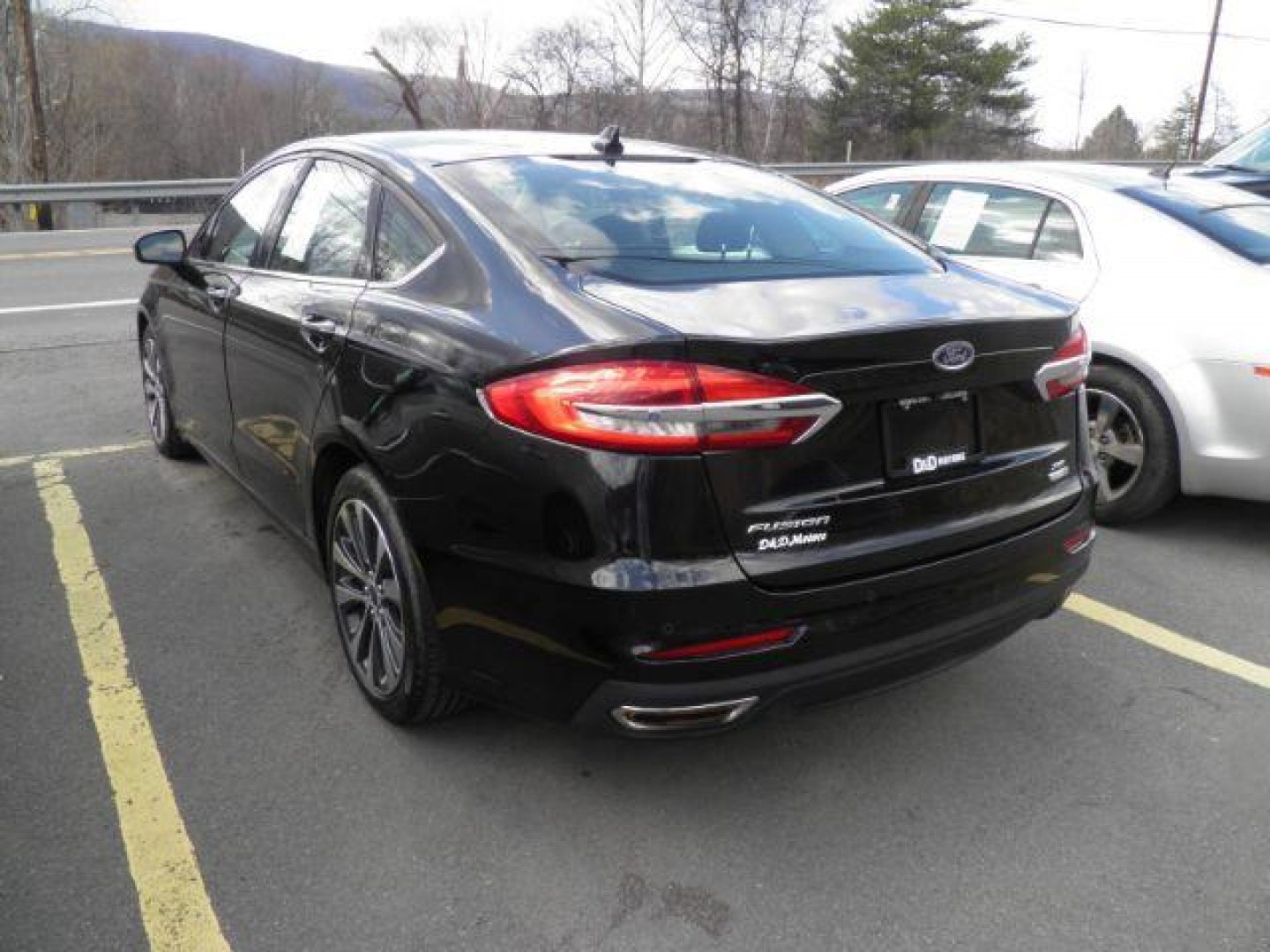 2019 Black Ford Fusion SE (3FA6P0T95KR) with an 2.0L I4 engine, AT transmission, located at 15520 McMullen Hwy SW, Belair, MD, 21502, (301) 729-3700, 39.581375, -78.846451 - Photo#4