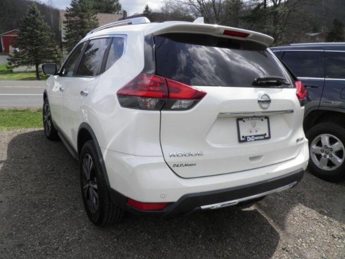 2019 WHITE Nissan Rogue S AWD (JN8AT2MV7KW) with an 2.5 L4 engine, CVT transmission, located at 19521 New George's Creek Rd SW, Barton, MD, 21521, (301) 463-2404, 39.524323, -79.017906 - Photo#5