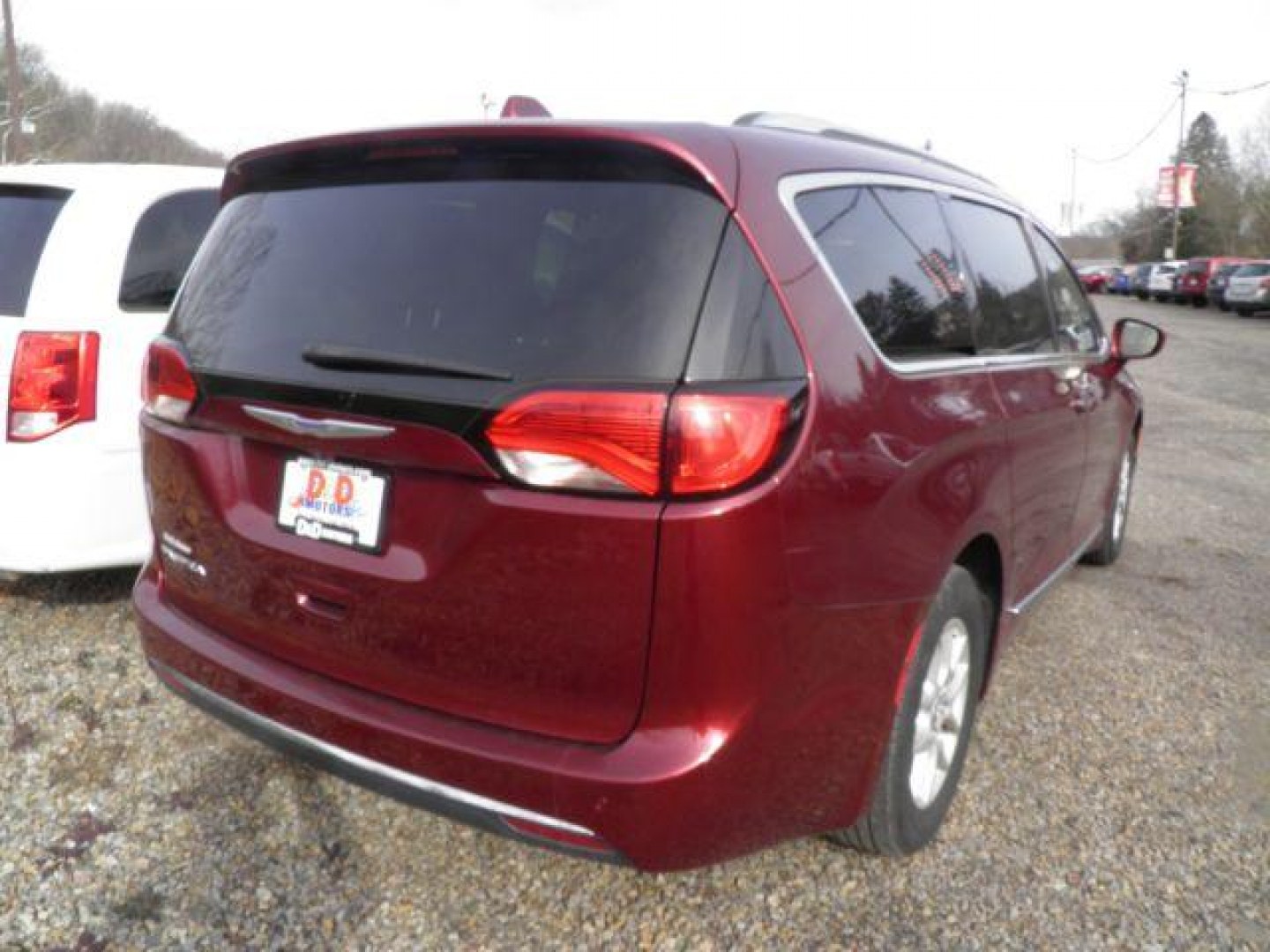 2020 RED Chrysler Pacifica Touring L (2C4RC1BG4LR) with an 3.6L V6 engine, AT transmission, located at 19521 New George's Creek Rd SW, Barton, MD, 21521, (301) 463-2404, 39.524323, -79.017906- Photo#5