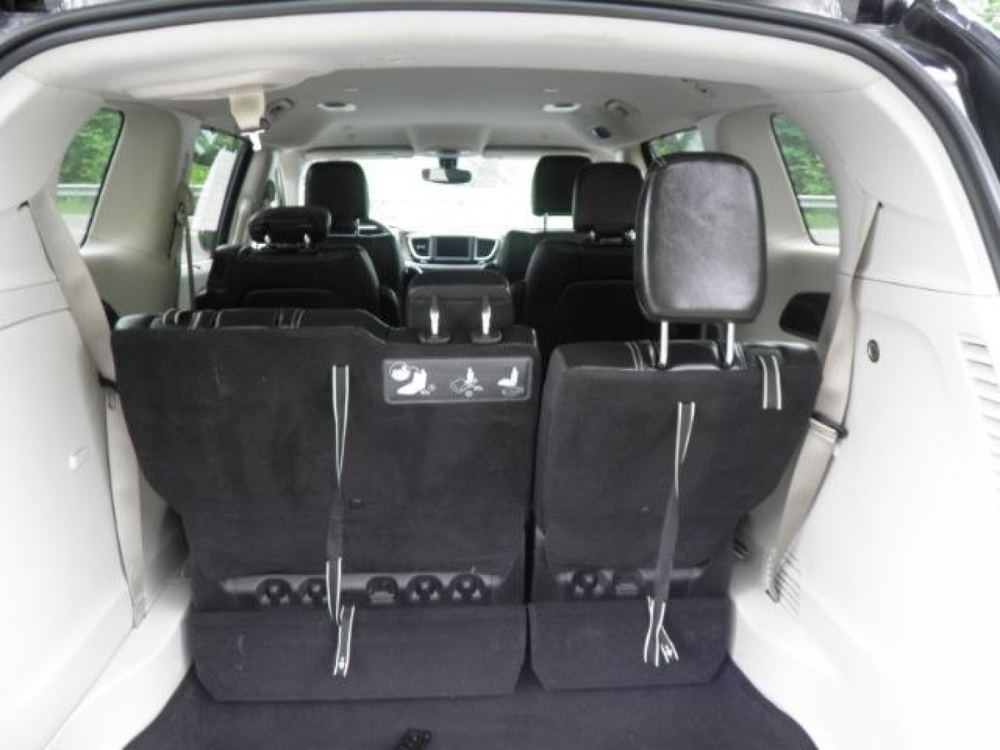 2020 BLACK Chrysler Voyager LXI (2C4RC1DGXLR) with an 3.6L V6 engine, AT transmission, located at 15520 McMullen Hwy SW, Belair, MD, 21502, (301) 729-3700, 39.581375, -78.846451- Photo#4