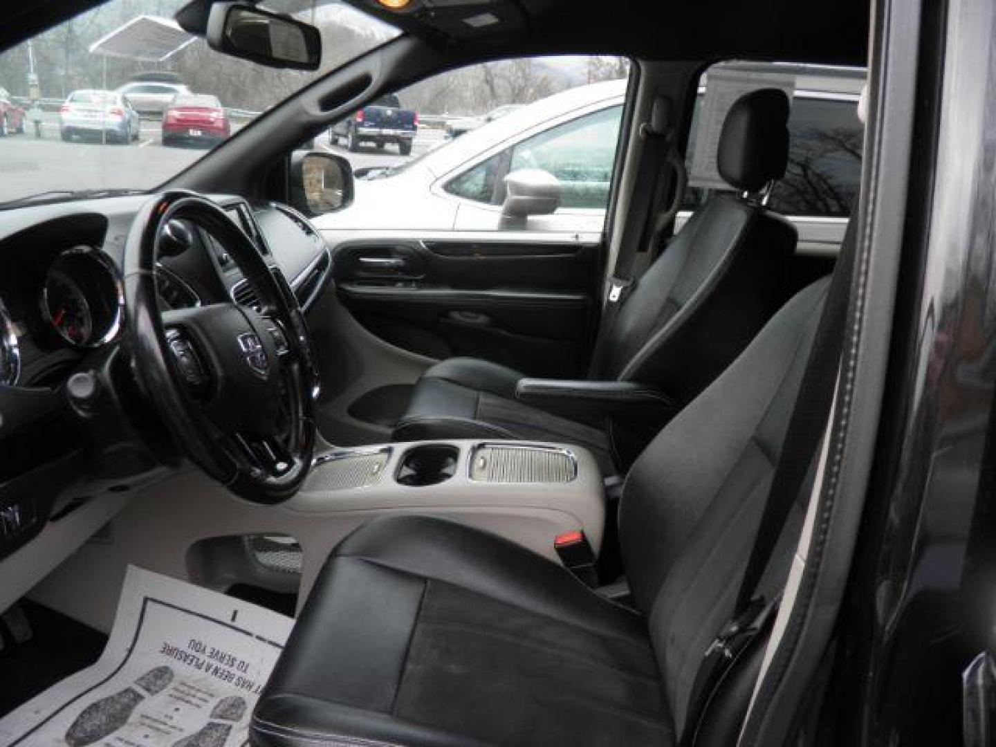 2020 Black /Leather Black Dodge Grand Caravan SXT (2C4RDGCG1LR) with an 3.6L V6 engine, AT transmission, located at 15520 McMullen Hwy SW, Belair, MD, 21502, (301) 729-3700, 39.581375, -78.846451 - FOR A BETTER PRICE CALL PAUL AT 301-268-8150 - Photo#3