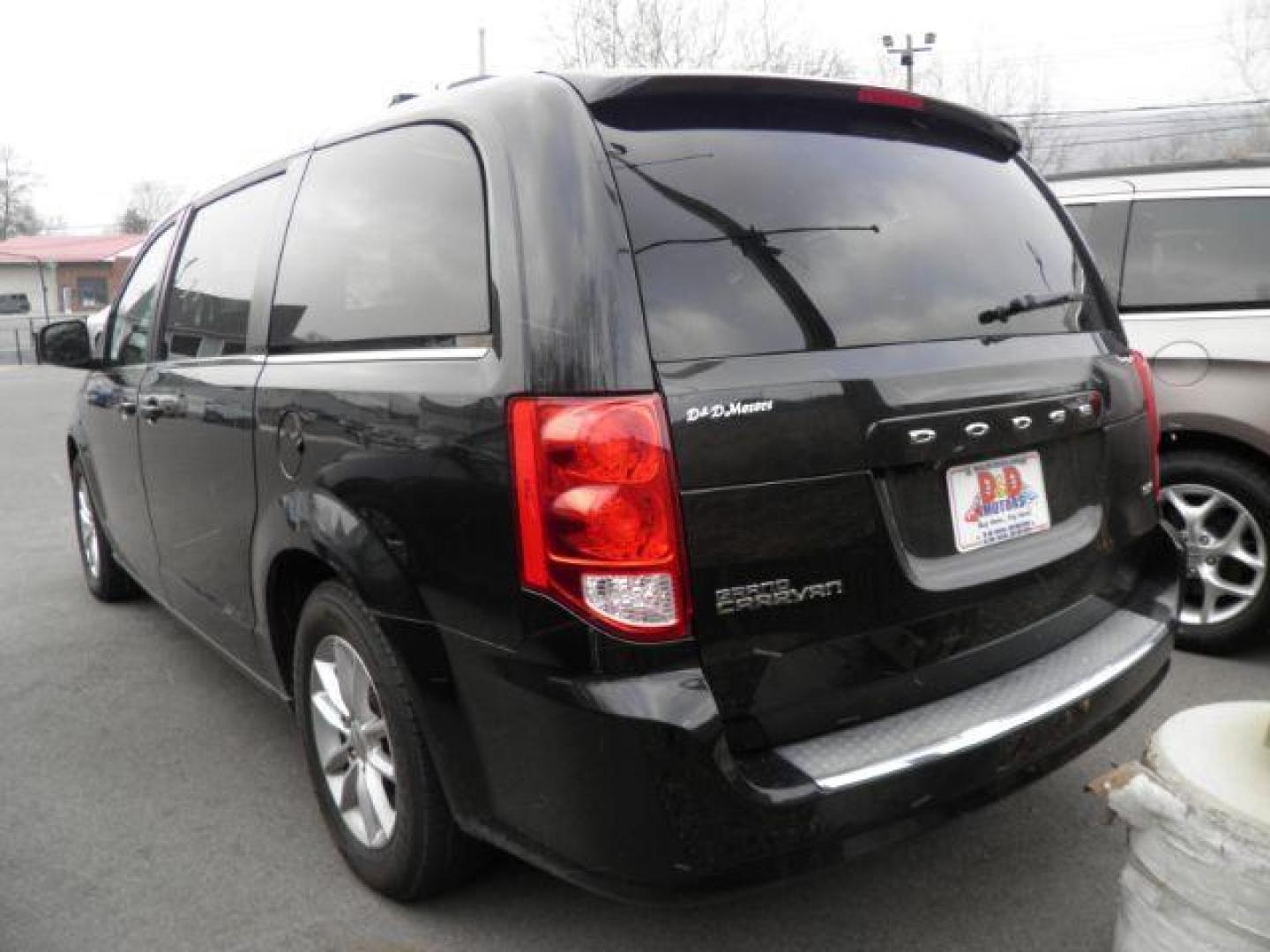 2020 Black /Leather Black Dodge Grand Caravan SXT (2C4RDGCG1LR) with an 3.6L V6 engine, AT transmission, located at 15520 McMullen Hwy SW, Belair, MD, 21502, (301) 729-3700, 39.581375, -78.846451 - FOR A BETTER PRICE CALL PAUL AT 301-268-8150 - Photo#11