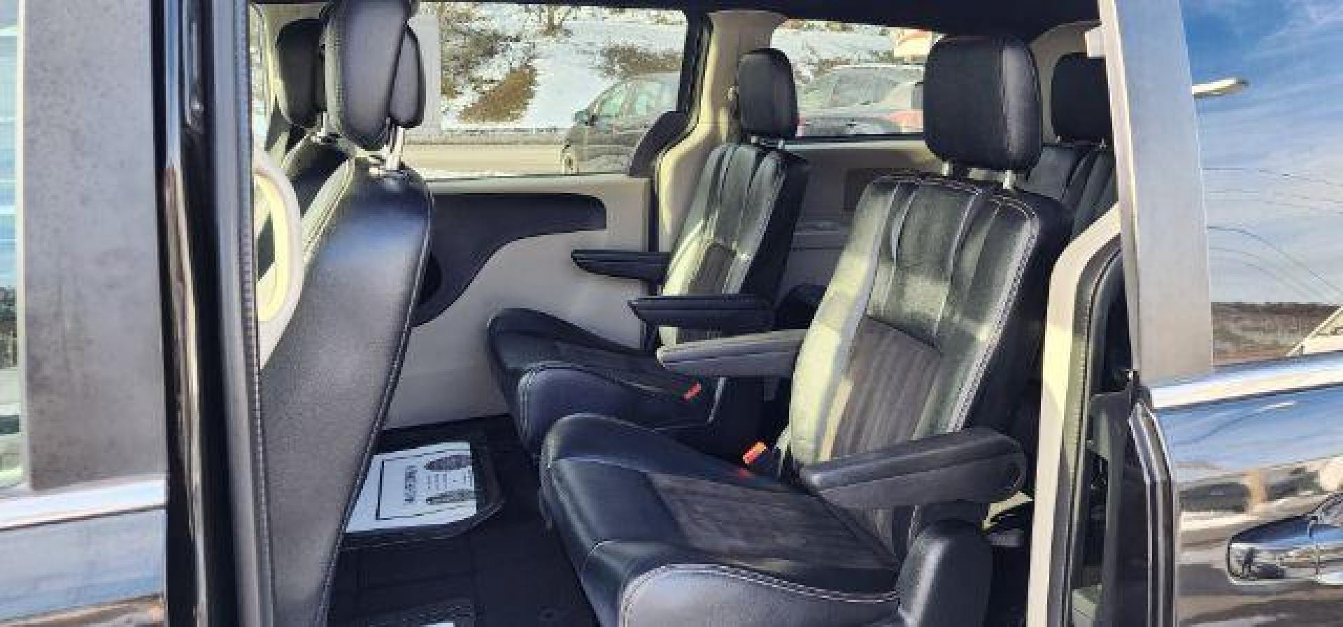 2020 Black /Leather Black Dodge Grand Caravan SXT (2C4RDGCG1LR) with an 3.6L V6 engine, AT transmission, located at 15520 McMullen Hwy SW, Belair, MD, 21502, (301) 729-3700, 39.581375, -78.846451 - Photo#7