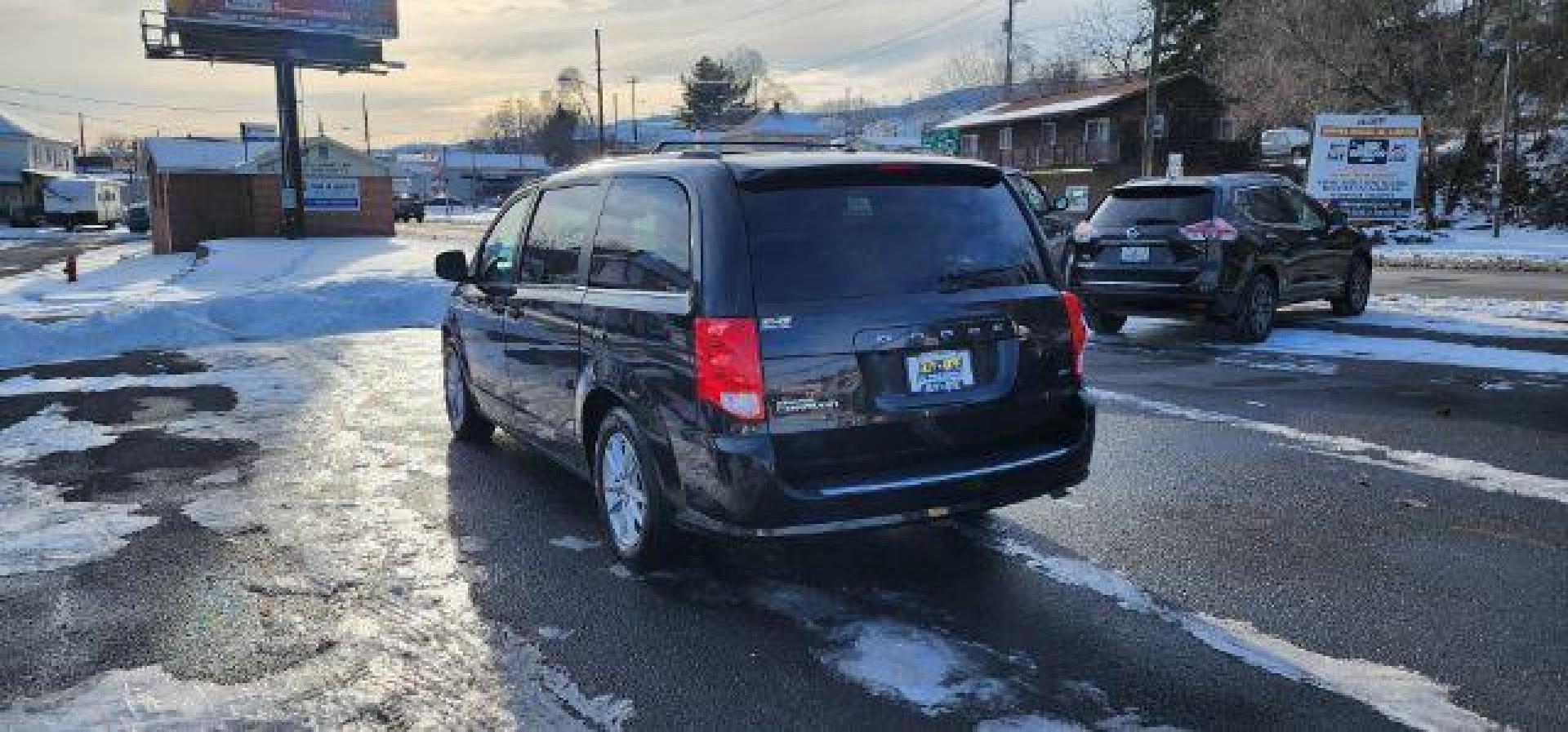2020 Black /Leather Black Dodge Grand Caravan SXT (2C4RDGCG1LR) with an 3.6L V6 engine, AT transmission, located at 15520 McMullen Hwy SW, Belair, MD, 21502, (301) 729-3700, 39.581375, -78.846451 - Photo#9