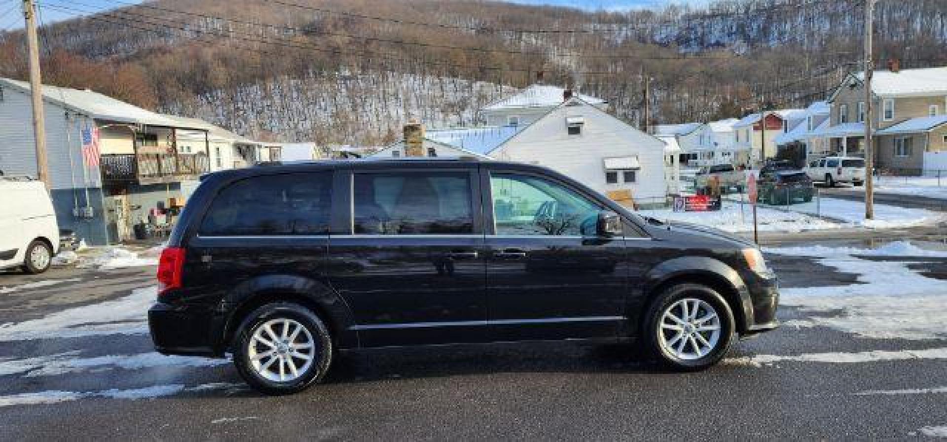 2020 Black /Leather Black Dodge Grand Caravan SXT (2C4RDGCG1LR) with an 3.6L V6 engine, AT transmission, located at 15520 McMullen Hwy SW, Belair, MD, 21502, (301) 729-3700, 39.581375, -78.846451 - Photo#13