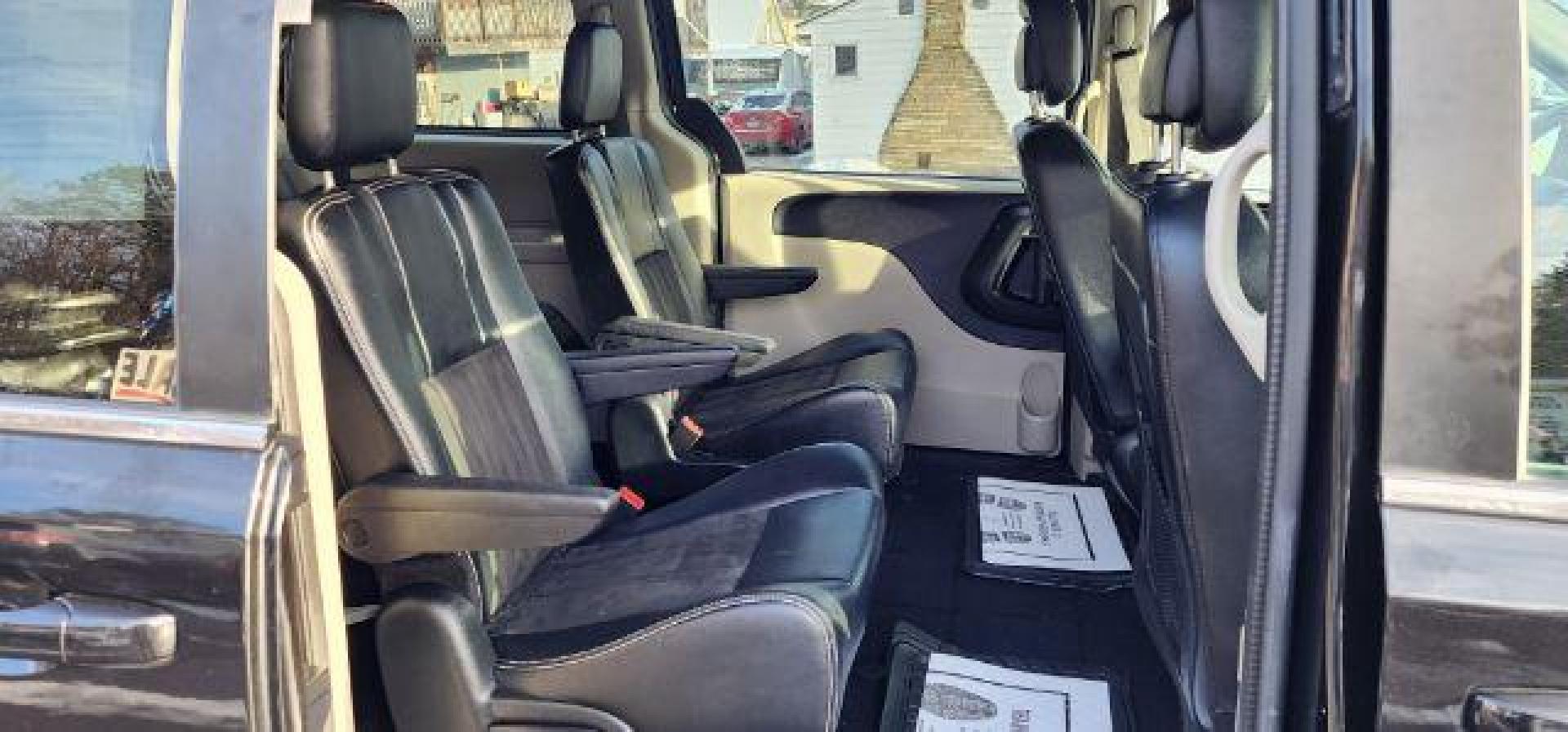 2020 Black /Leather Black Dodge Grand Caravan SXT (2C4RDGCG1LR) with an 3.6L V6 engine, AT transmission, located at 15520 McMullen Hwy SW, Belair, MD, 21502, (301) 729-3700, 39.581375, -78.846451 - Photo#14
