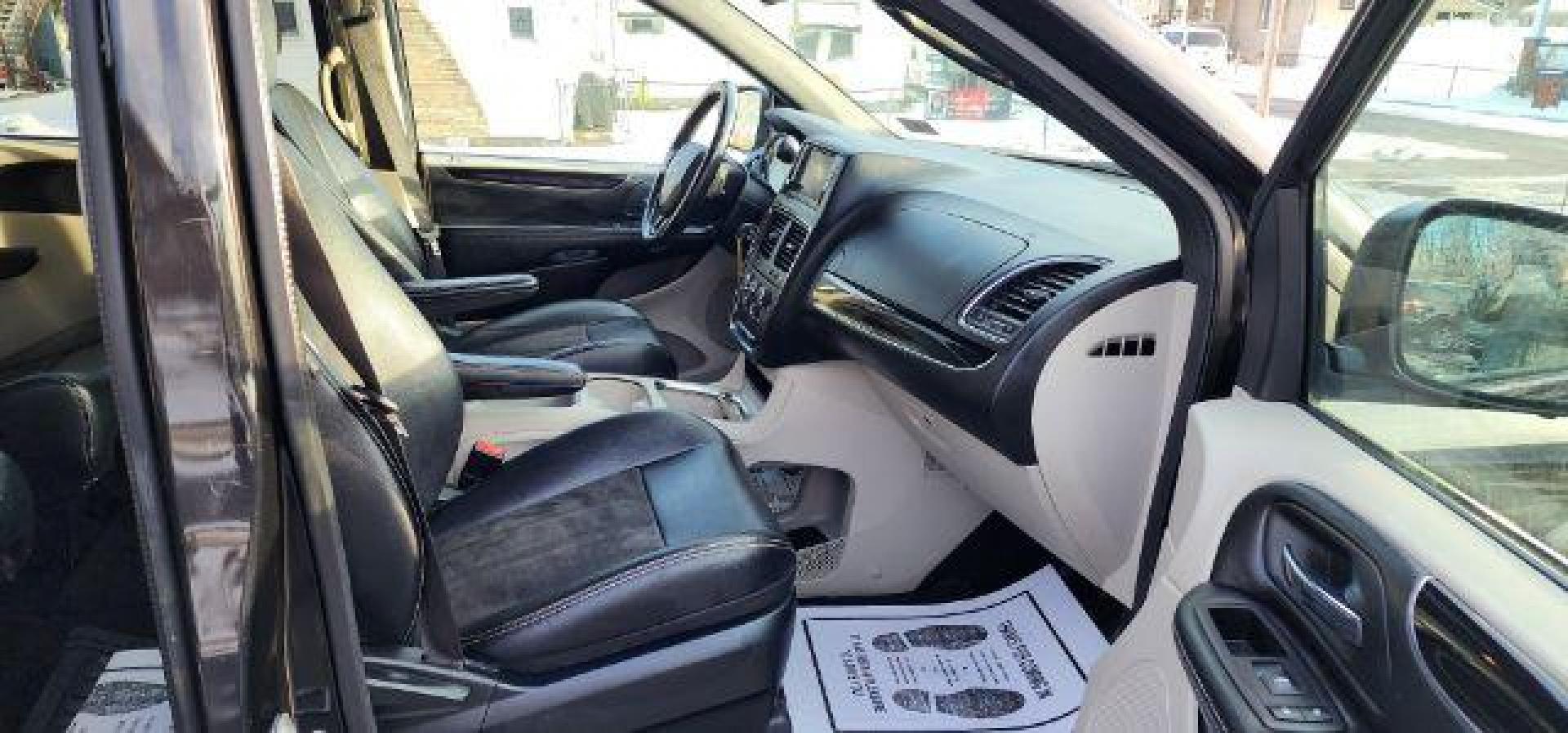 2020 Black /Leather Black Dodge Grand Caravan SXT (2C4RDGCG1LR) with an 3.6L V6 engine, AT transmission, located at 15520 McMullen Hwy SW, Belair, MD, 21502, (301) 729-3700, 39.581375, -78.846451 - Photo#15