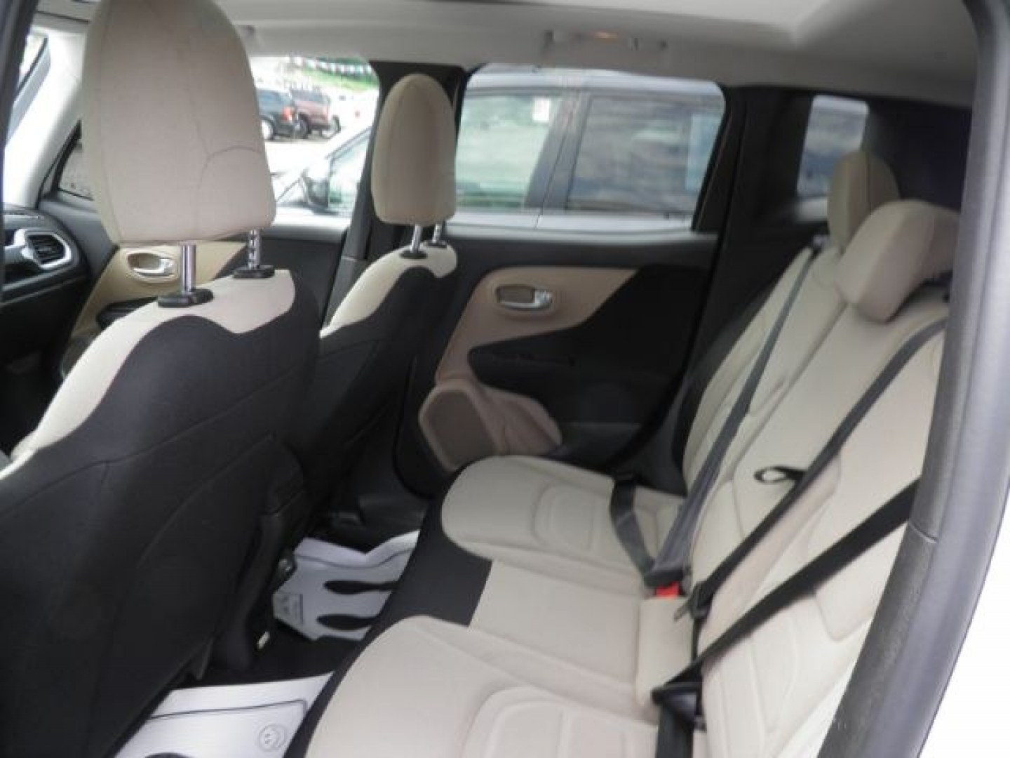 2020 WHITE Jeep Renegade Latitude 4x4 (ZACNJBBB4LP) with an 2.4L L4 engine, located at 19521 New George's Creek Rd SW, Barton, MD, 21521, (301) 463-2404, 39.524323, -79.017906- Photo#3