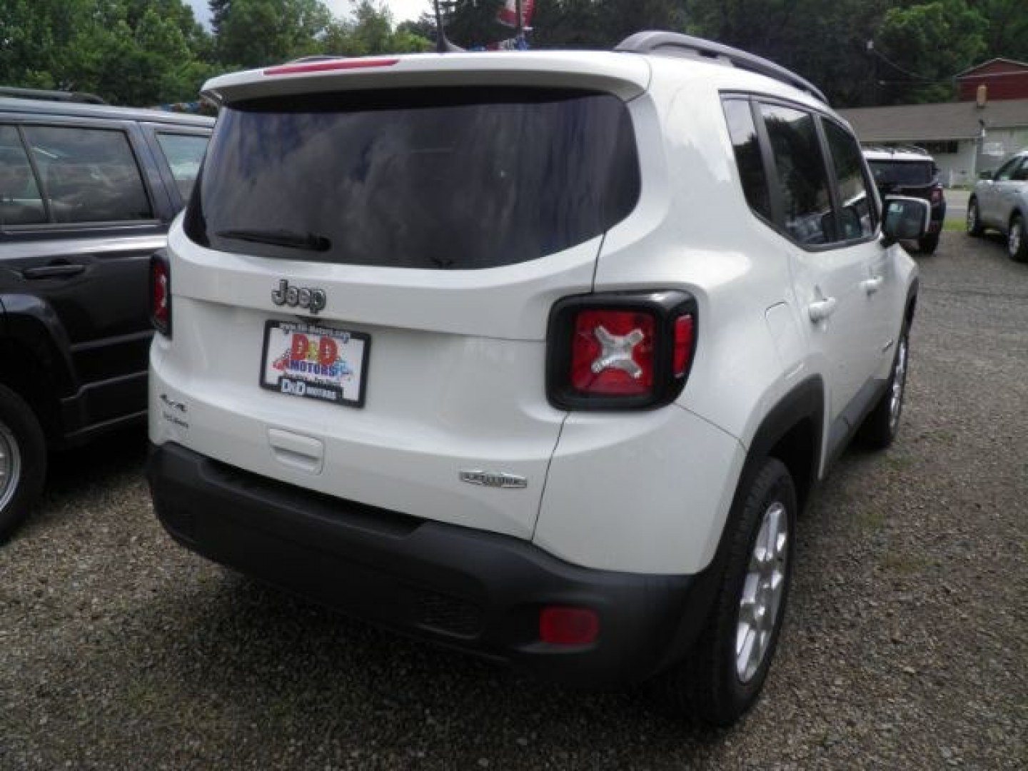 2020 WHITE Jeep Renegade Latitude 4x4 (ZACNJBBB4LP) with an 2.4L L4 engine, located at 19521 New George's Creek Rd SW, Barton, MD, 21521, (301) 463-2404, 39.524323, -79.017906- Photo#5