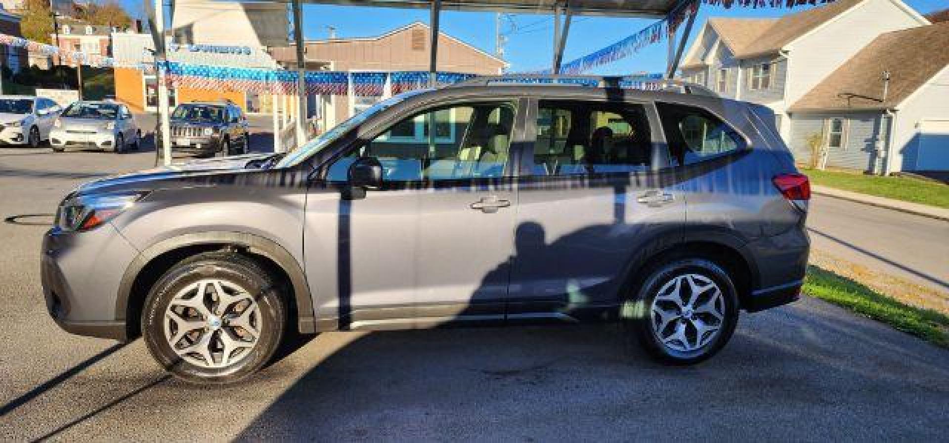 2020 GRAY /Black, cloth Subaru Forester Premium (JF2SKAGC5LH) with an 2.5 L4 engine, CVT transmission, located at 15520 McMullen Hwy SW, Belair, MD, 21502, (301) 729-3700, 39.581375, -78.846451 - FOR A BETTER PRICE CALL PAUL AT 301-268-8150 - Photo#3